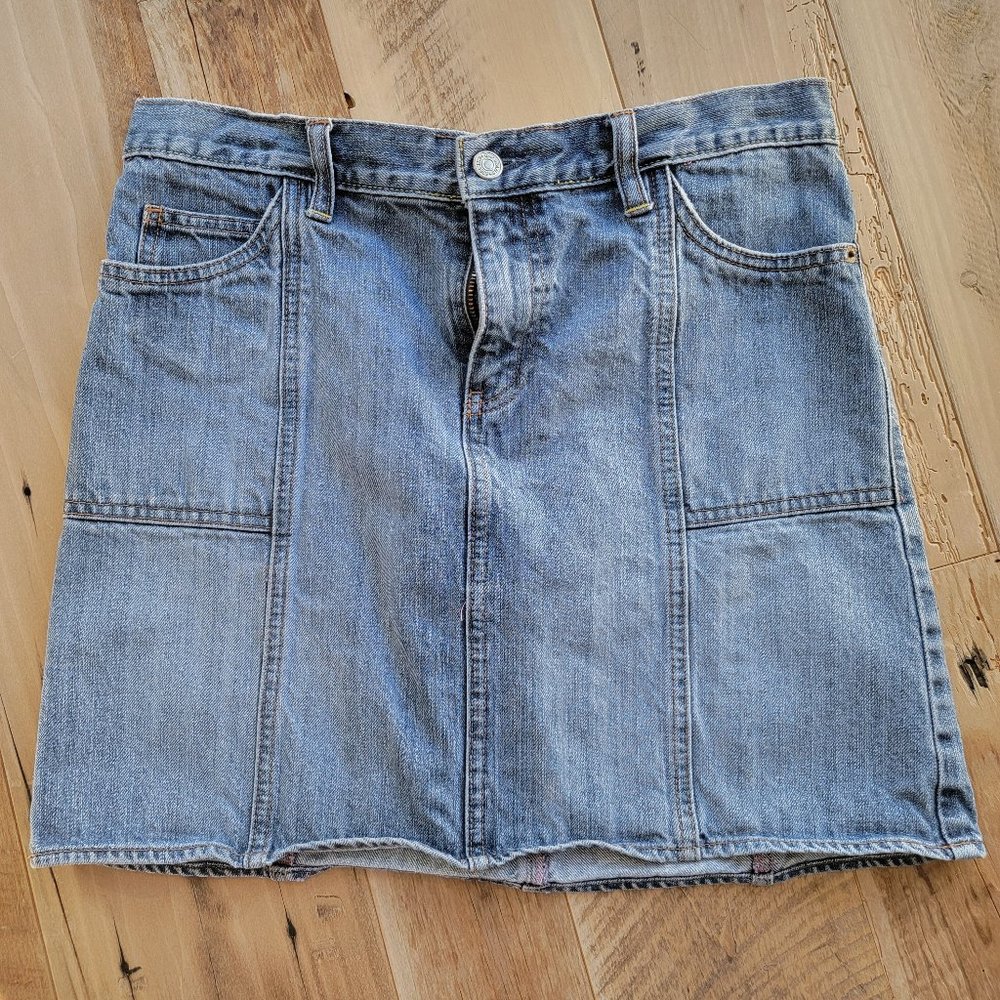Women's Gap Denim / Jean Skirt Size 8